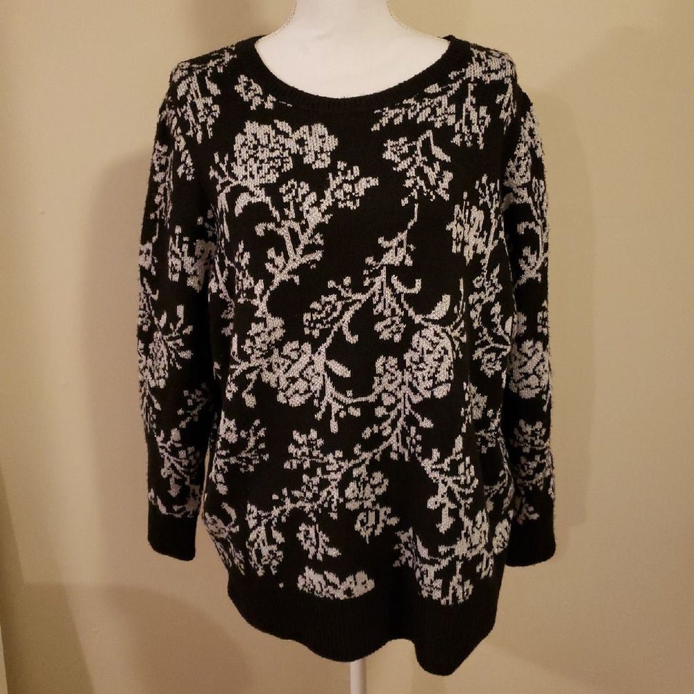 📢 Labor day sale! 🔥 Black and silver print sweater - 2X